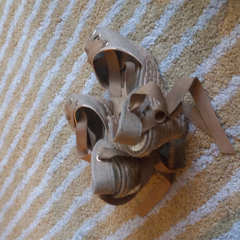 Shoe